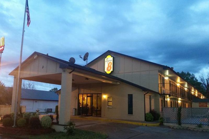 Super 8 by Wyndham Clarksville AR Eksteriør billede