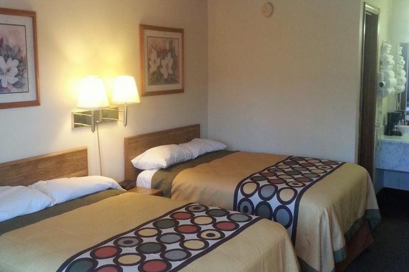 Super 8 by Wyndham Clarksville AR Eksteriør billede