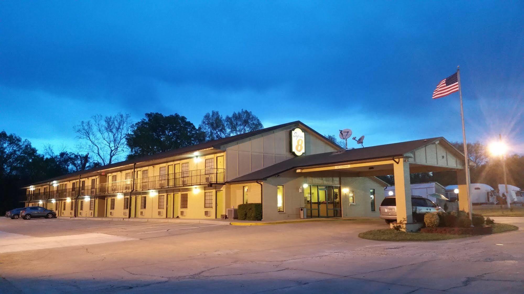Super 8 by Wyndham Clarksville AR Eksteriør billede